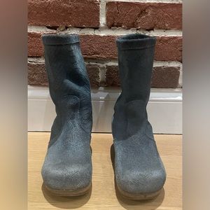 Sanitas Clog Boots Blue Suede.